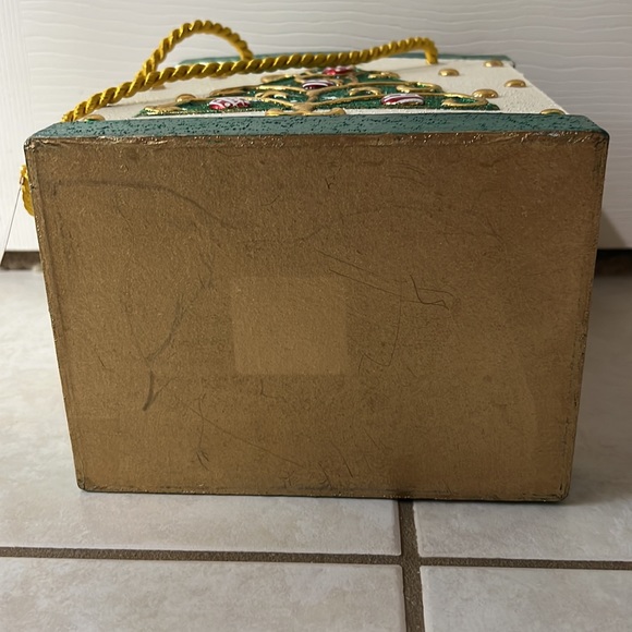 Decorative Christmas Basket Hand Crafted in Philippines with Gold Rope Handles - Picture 6 of 7